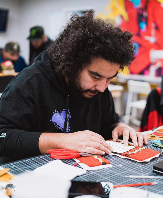 كشف أغلى حذاء بالعالم.. سر اسكافي مغربي نال إعجاب زوجة بايدن صورة رقم 7 كشف أغلى حذاء بالعالم.. سر اسكافي مغربي نال إعجاب زوجة بايدن صورة رقم 7