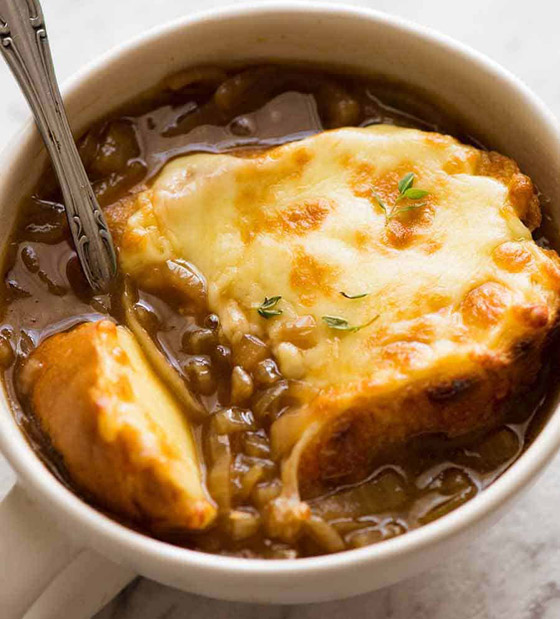 إليكم وصفة شوربة البصل اللذيذة على الطريقة الفرنسية صورة رقم 3