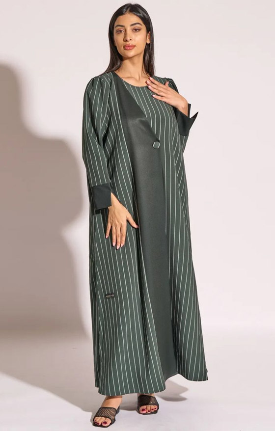 أجمل موديلات عبايات مخططة تزيد الطول لإطلالات رمضان 2024 صورة رقم 1