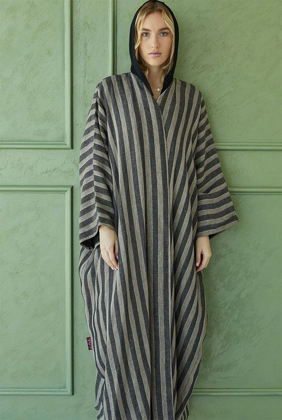 أجمل موديلات عبايات مخططة تزيد الطول لإطلالات رمضان 2024 صورة رقم 3