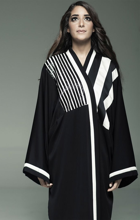 أجمل موديلات عبايات مخططة تزيد الطول لإطلالات رمضان 2024 صورة رقم 5