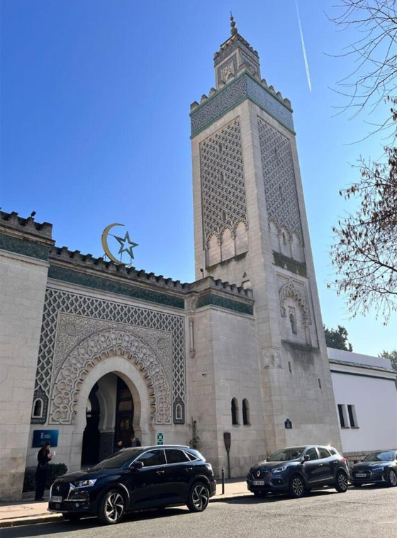 بالصور: جولة على المساجد الشهيرة المنتشرة في الدول الأجنبية صورة رقم 6