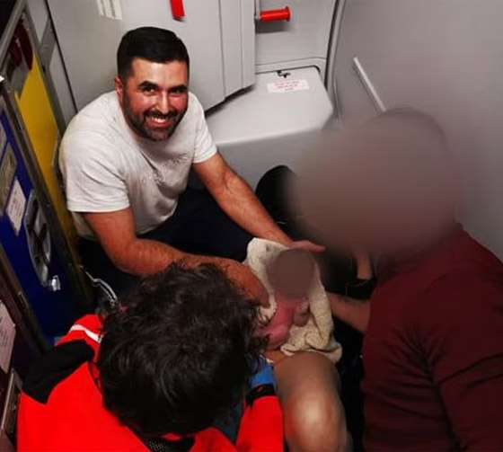 أردنية تضع مولودها على متن طائرة متجهة إلى لندن.. وتطلق عليها (سما) صورة رقم 1