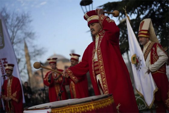 بالصور: مظاهر استقبال أول أيام شهر رمضان حول العالم صورة رقم 7 بالصور: مظاهر استقبال أول أيام شهر رمضان حول العالم صورة رقم 7