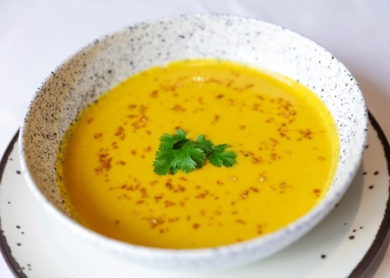 إليكم طريقة تحضير شوربة العدس والقرع لإفطار رمضان صورة رقم 1