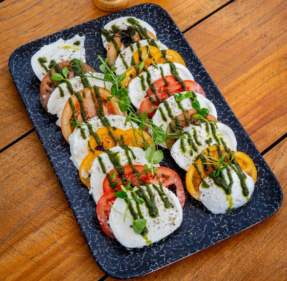 إليكم طريقة تحضير سلطة كابريس الإيطالية الشهية صورة رقم 1