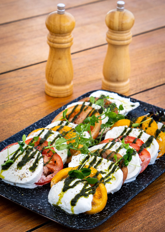 إليكم طريقة تحضير سلطة كابريس الإيطالية الشهية صورة رقم 3