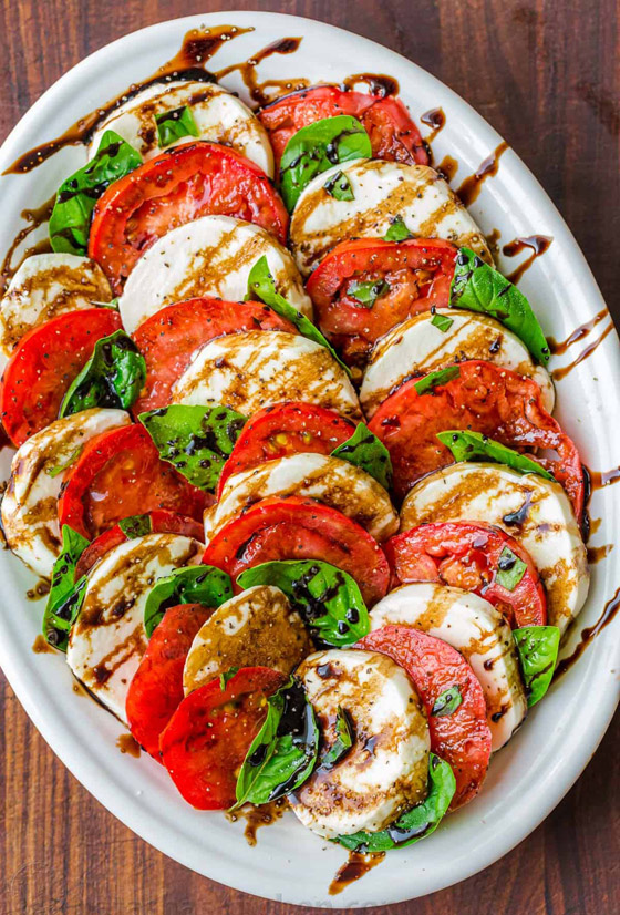 إليكم طريقة تحضير سلطة كابريس الإيطالية الشهية صورة رقم 9