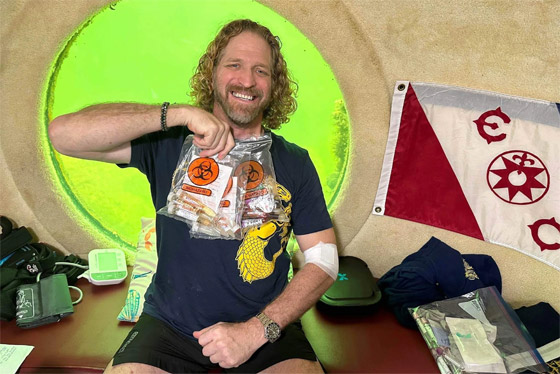 قلل الشيخوخة بجسده.. غواص يحطم الرقم القياسي في المكوث تحت الماء صورة رقم 5