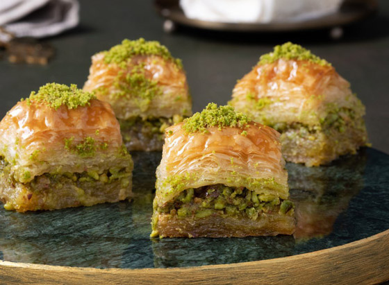 إليكم طريقة تحضير البقلاوة اليونانية الطيبة صورة رقم 5