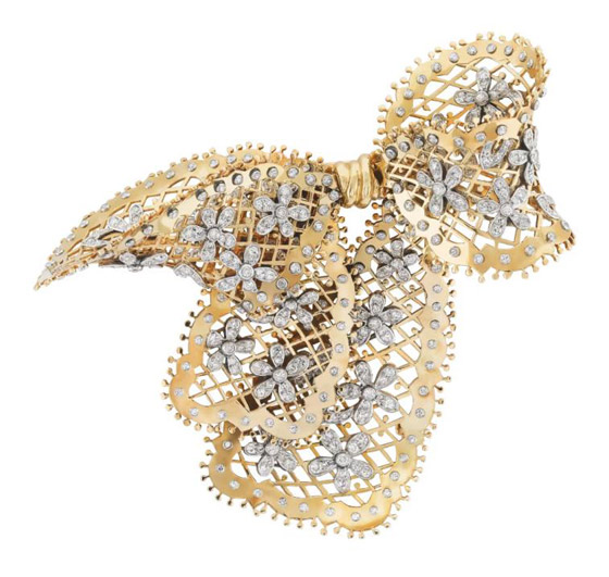 بروشات من أشهر الماركات.. أجمل هدايا مجوهرات ليوم الأم 2024 صورة رقم 7