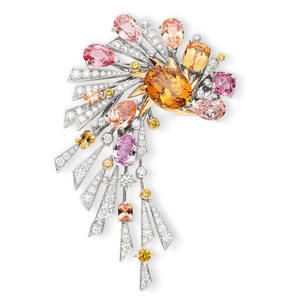 بروشات من أشهر الماركات.. أجمل هدايا مجوهرات ليوم الأم 2024 صورة رقم 8