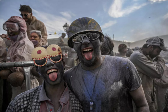 الصور الأكثر طرافة لأحداث هذا الأسبوع من مختلف أنحاء العالم صورة رقم 10 الصور الأكثر طرافة لأحداث هذا الأسبوع من مختلف أنحاء العالم صورة رقم 10