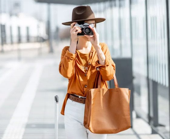 نصائح مفيدة في ترتيب حقيبة اليد أثناء الرحلات السياحية صورة رقم 1