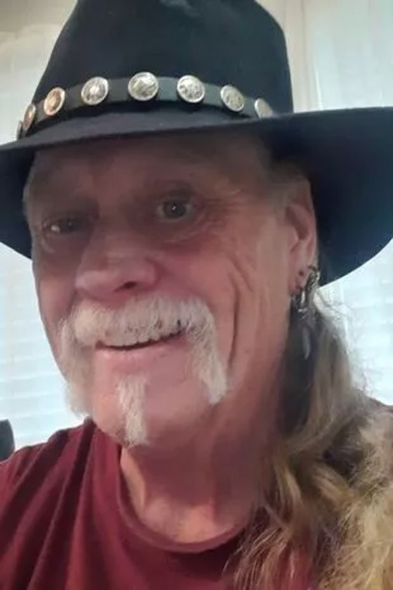 رجل مصاب بحالة نادرة وعجيبة تجعله يرى الجميع بهيئة العفاريت، ماذا قال الأطباء؟ صورة رقم 2