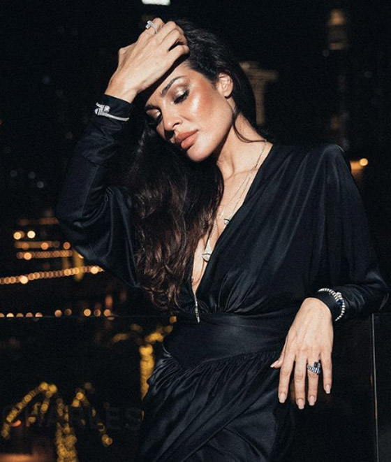 كيف تحصلين على خط فك النجمات Jawline بالمكياج؟ صورة رقم 1