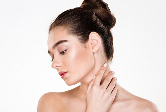 كيف تحصلين على خط فك النجمات Jawline بالمكياج؟ صورة رقم 4