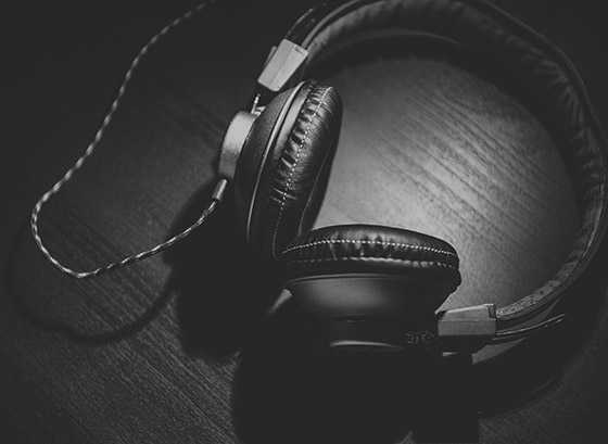 علماء أعصاب يكشفون سر التفاعل مع الموسيقى.. النقر بالقدم والإيماء بالرأس صورة رقم 5