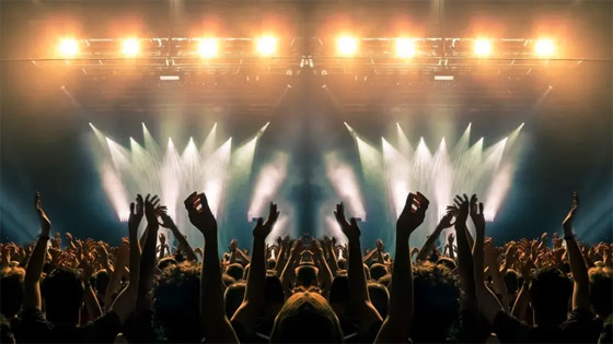 علماء أعصاب يكشفون سر التفاعل مع الموسيقى.. النقر بالقدم والإيماء بالرأس صورة رقم 1