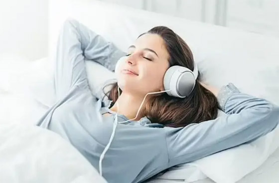 علماء أعصاب يكشفون سر التفاعل مع الموسيقى.. النقر بالقدم والإيماء بالرأس صورة رقم 7