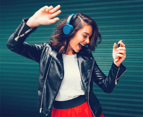 علماء أعصاب يكشفون سر التفاعل مع الموسيقى.. النقر بالقدم والإيماء بالرأس صورة رقم 6