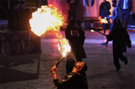 إفطار جماعي وغروب ناري.. فعاليات شهر رمضان حول العالم صورة رقم 7 إفطار جماعي وغروب ناري.. فعاليات شهر رمضان حول العالم صورة رقم 7