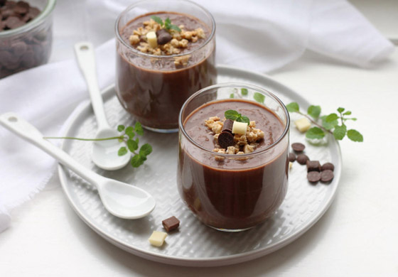 إليكم طريقة عمل مهلبية بالشوكولاتة الداكنة.. حلى باردة وصحية صورة رقم 1