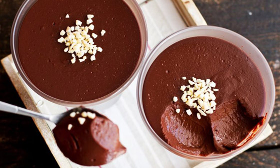 إليكم طريقة عمل مهلبية بالشوكولاتة الداكنة.. حلى باردة وصحية صورة رقم 4