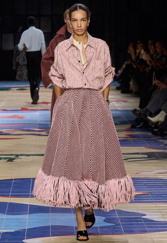 صور: 7 طرق لتنسيق التنورة الطويلة للمحجبات في رمضان 2024 صورة رقم 1