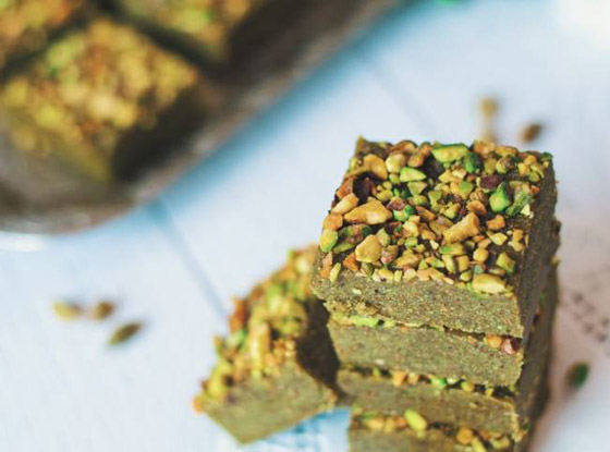 إليكم طريقة تحضير مفروكة الفستق الحلبي لضيافة رمضان صورة رقم 2