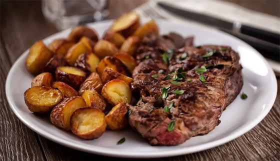 منها اللحم مع البطاطس.. تركيبات غذائية ترهق المعدة صورة رقم 1