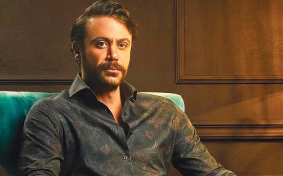 مسلسلات رمضان فرفش بلس: هل يقلّد محمد عادل إمام والده في مسلسل كوبرا؟ اليكم 5 تشابهات صورة رقم 4