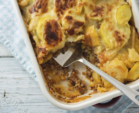 إليكم طريقة تحضير البطاطس بالبشاميل واللحمة المفرومة الشهية صورة رقم 2