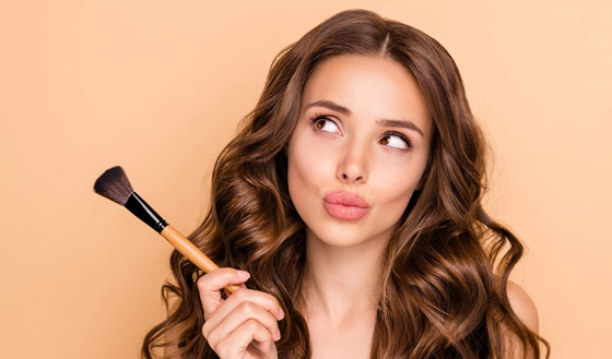 تُبرز ملامحك وتُضفي لمسة من الجمال.. خطوات تطبيق البلاشر متعدد الطبقات صورة رقم 3