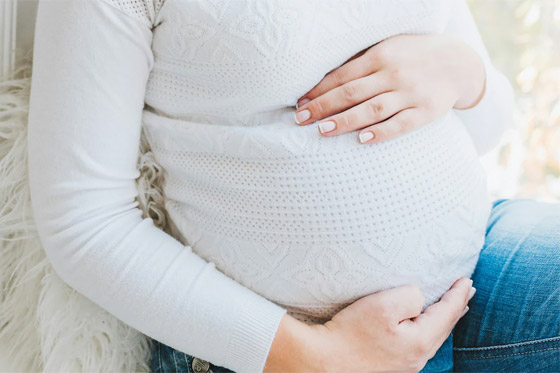 فيديو: لن تتخيلوا ماذا فعلت هذه السيدة لمنع زميلتها من أخذ إجازة! صورة رقم 3