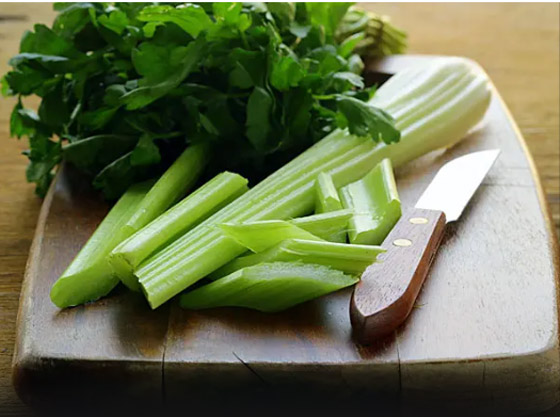 6 فوائد صحية لشرب عصير الكرفس في الصيف صورة رقم 1