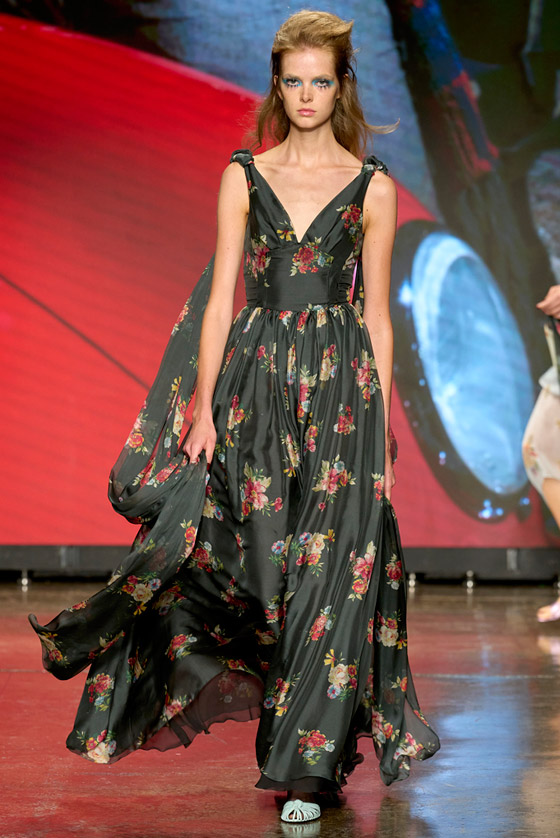 صور: فساتين ناعمة ماكسي ربيعية لعيد الفطر 2024 بحسب شكل الجسم صورة رقم 1