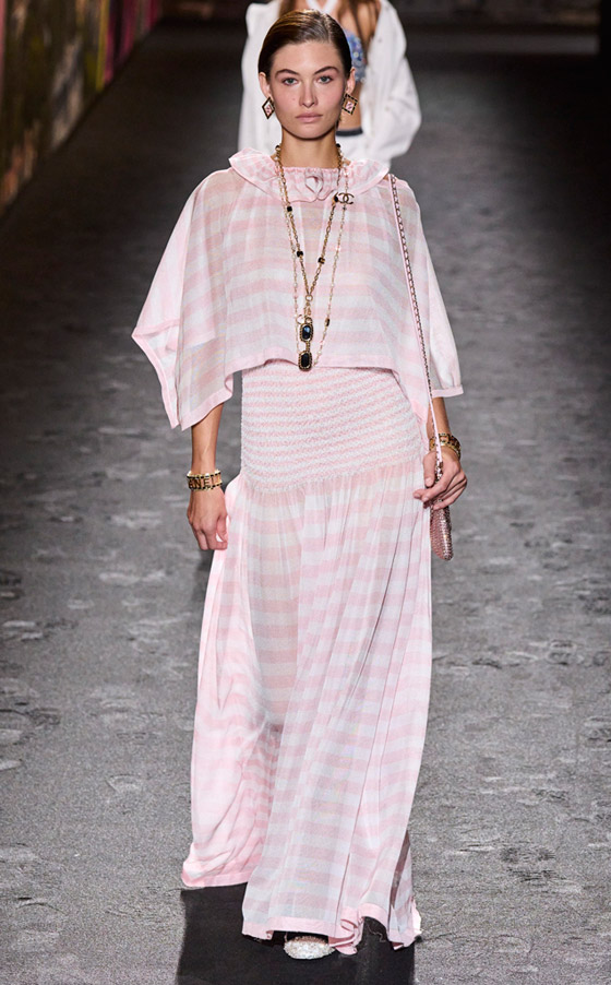 صور: فساتين ناعمة ماكسي ربيعية لعيد الفطر 2024 بحسب شكل الجسم صورة رقم 2