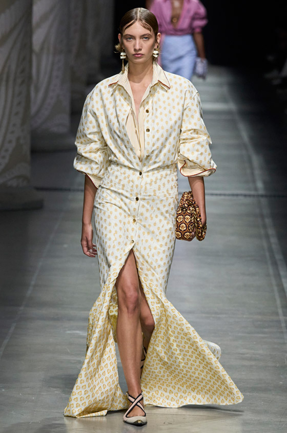 صور: فساتين ناعمة ماكسي ربيعية لعيد الفطر 2024 بحسب شكل الجسم صورة رقم 4