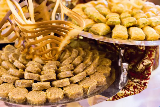 مع اقتراب عيد الفطر.. فكّر جيداً قبل التهام الحلوى واحسب السعرات صورة رقم 2