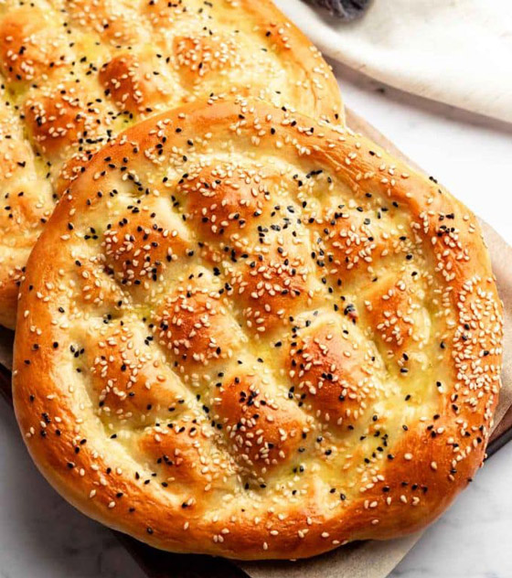 تعرفوا إلى طريقة تحضير خبز رمضان بالسمسم وحبة البركة صورة رقم 2