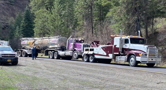 صور: نجاة 77 ألف سمكة سلمون بعد انقلاب شاحنة كانت محملة بها صورة رقم 2 صور: نجاة 77 ألف سمكة سلمون بعد انقلاب شاحنة كانت محملة بها صورة رقم 2