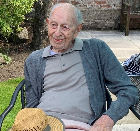 الحظ والاعتدال والسمك والبطاطس.. أكبر معمر يكشف سر طول عمره صورة رقم 6 الحظ والاعتدال والسمك والبطاطس.. أكبر معمر يكشف سر طول عمره صورة رقم 6