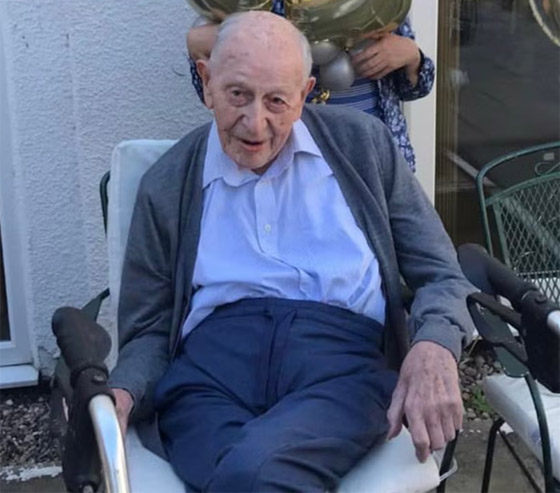 الحظ والاعتدال والسمك والبطاطس.. أكبر معمر يكشف سر طول عمره صورة رقم 10 الحظ والاعتدال والسمك والبطاطس.. أكبر معمر يكشف سر طول عمره صورة رقم 10