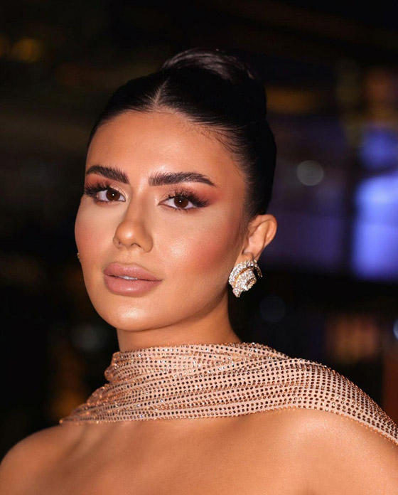 طرق سهلة لعكف الرموش بخطوات بسيطة صورة رقم 1