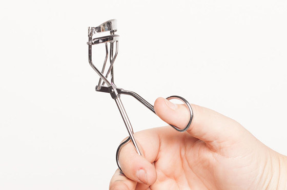 طرق سهلة لعكف الرموش بخطوات بسيطة صورة رقم 5