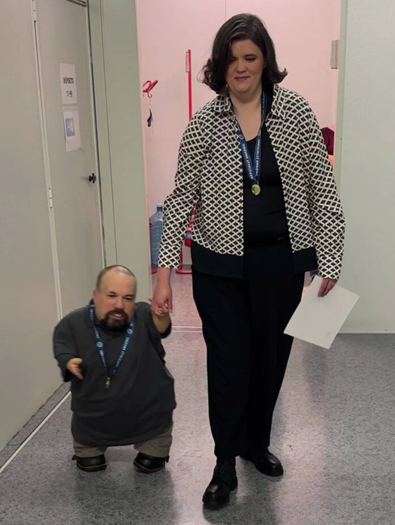 الرجل قزم والمرأة طولها 178 مترا.. زوجان يدخلان موسوعة غينيس صورة رقم 2 الرجل قزم والمرأة طولها 178 مترا.. زوجان يدخلان موسوعة غينيس صورة رقم 2