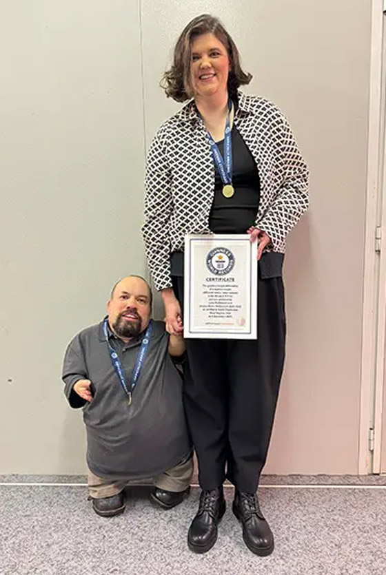 الرجل قزم والمرأة طولها 178 مترا.. زوجان يدخلان موسوعة غينيس صورة رقم 3 الرجل قزم والمرأة طولها 178 مترا.. زوجان يدخلان موسوعة غينيس صورة رقم 3