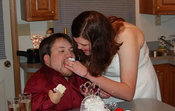 الرجل قزم والمرأة طولها 178 مترا.. زوجان يدخلان موسوعة غينيس صورة رقم 5 الرجل قزم والمرأة طولها 178 مترا.. زوجان يدخلان موسوعة غينيس صورة رقم 5