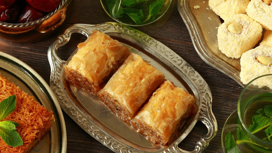 اليكم طريقة تحضير بقلاوة التمر والقشطة صورة رقم 1